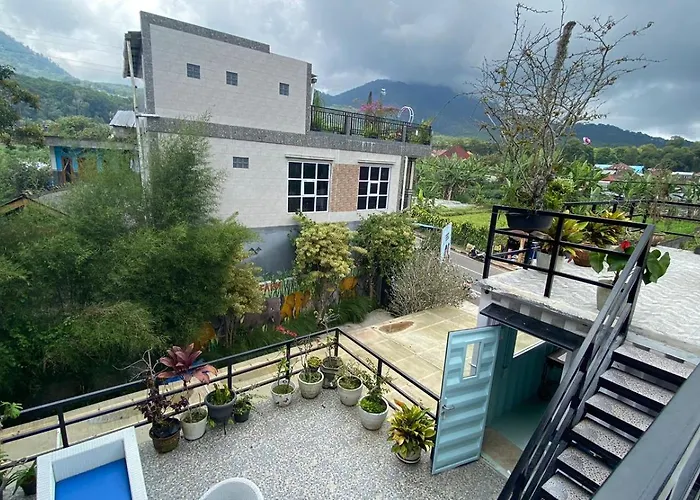 アパート Rumah Container ブドゥグル